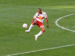 Thierry_Henry_control_New_York_Red_Bulls_2010